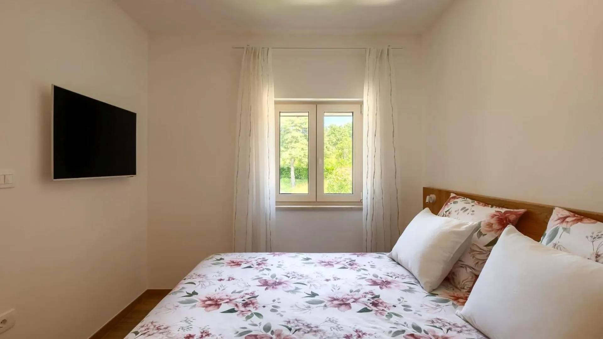 Rustic Villa Kave With Wellness In Grožnjan Kroatië